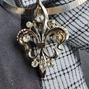 Fluer Di Lis Broach & Pendant